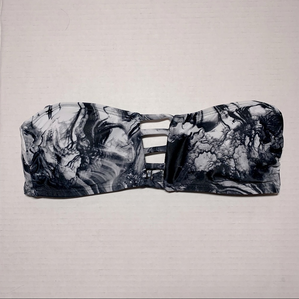 Size 4 BooHoo B&W strapless bikini top